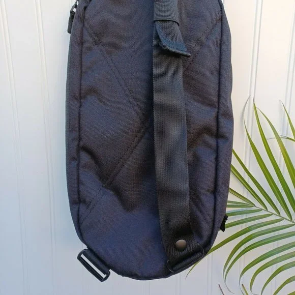 Timbuk2 Vapor Sling Crossbody Bag Black New Padded Pockets Tote One Shoulder - Picture 8 of 9